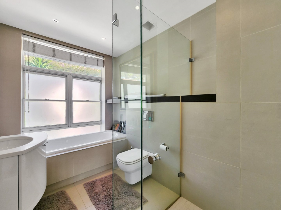 5 Bedroom Property for Sale in Fresnaye Western Cape